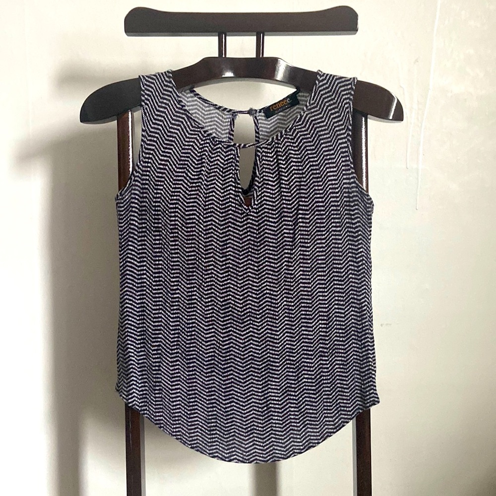 B&W pattern top